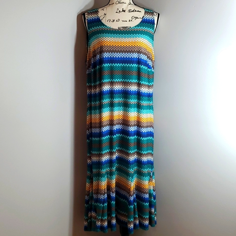 Danny and Nicole sleeveless flared bottom dress Size 14W